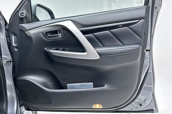 2017 Mitsubishi Pajero Sport Exceed QE thumb-18