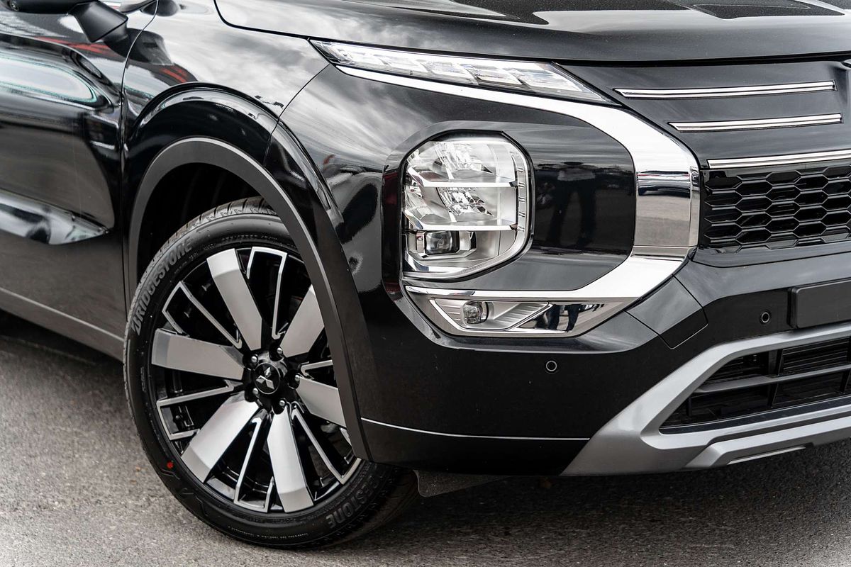 2025 Mitsubishi Outlander Exceed Tourer ZM