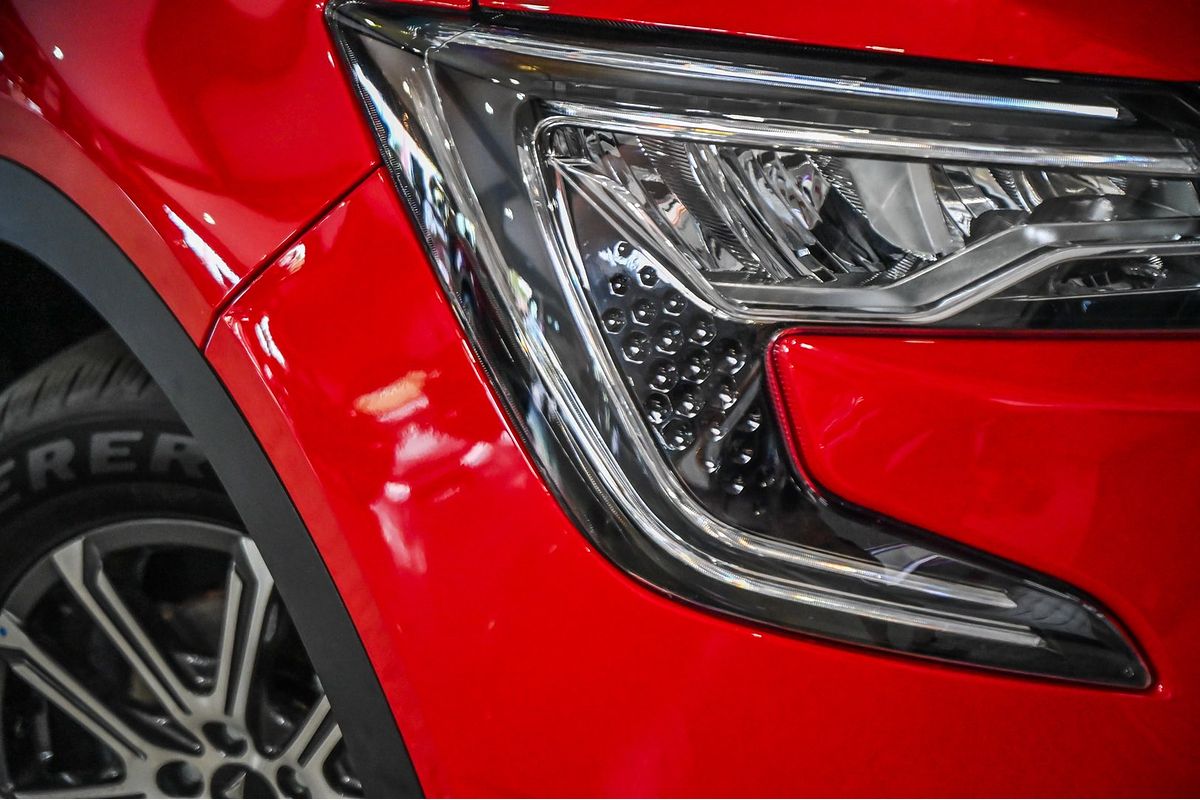 2025 Mahindra XUV700 AX7L