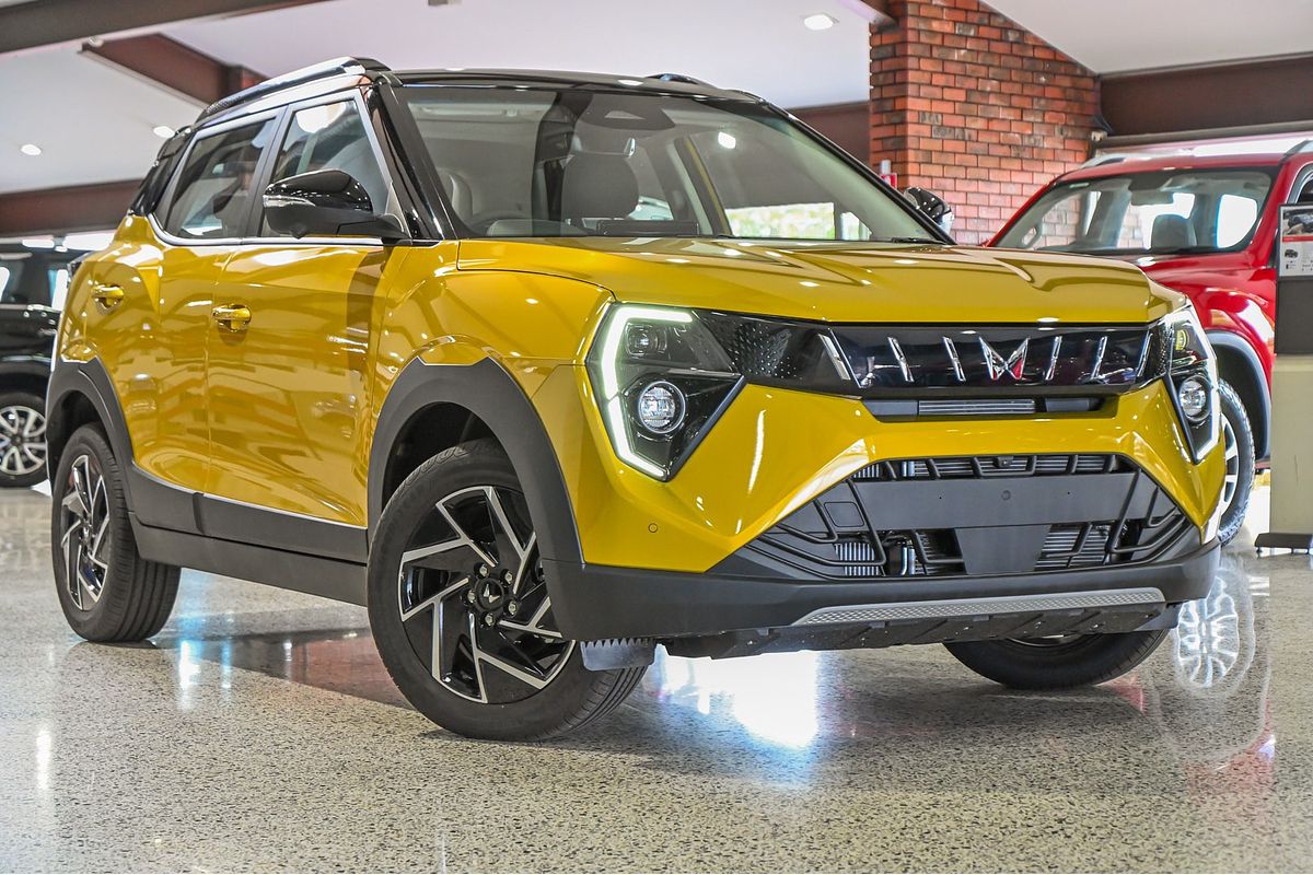 2025 Mahindra XUV3XO AX5L