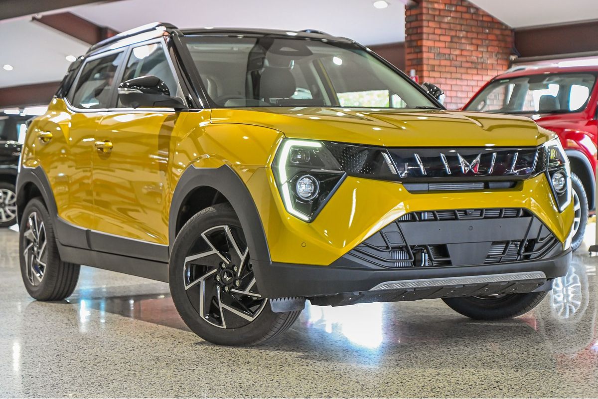 2025 Mahindra XUV3XO AX5L