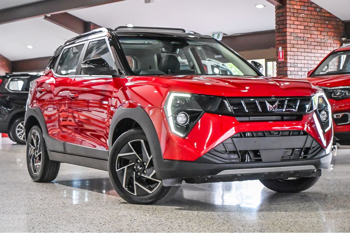 2025 Mahindra XUV3XO AX7L