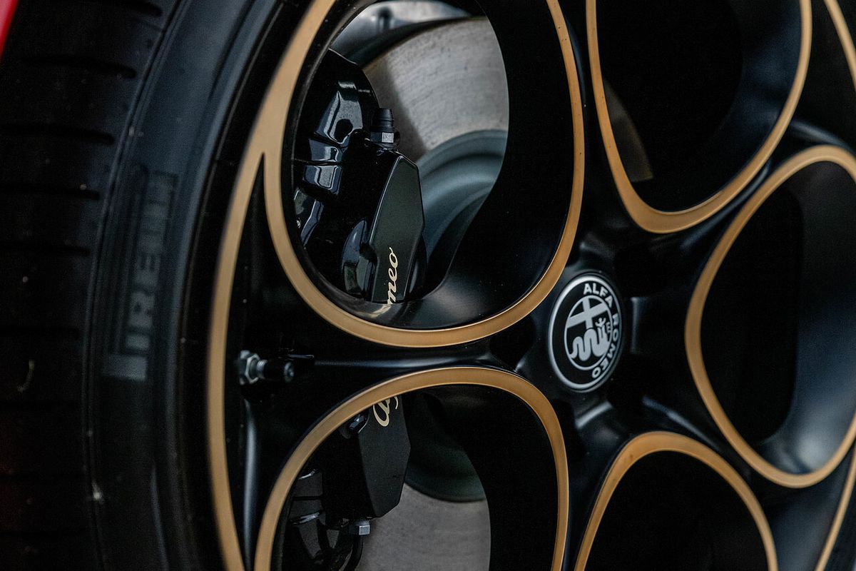 2025 Alfa Romeo Giulia Intensa Series 5