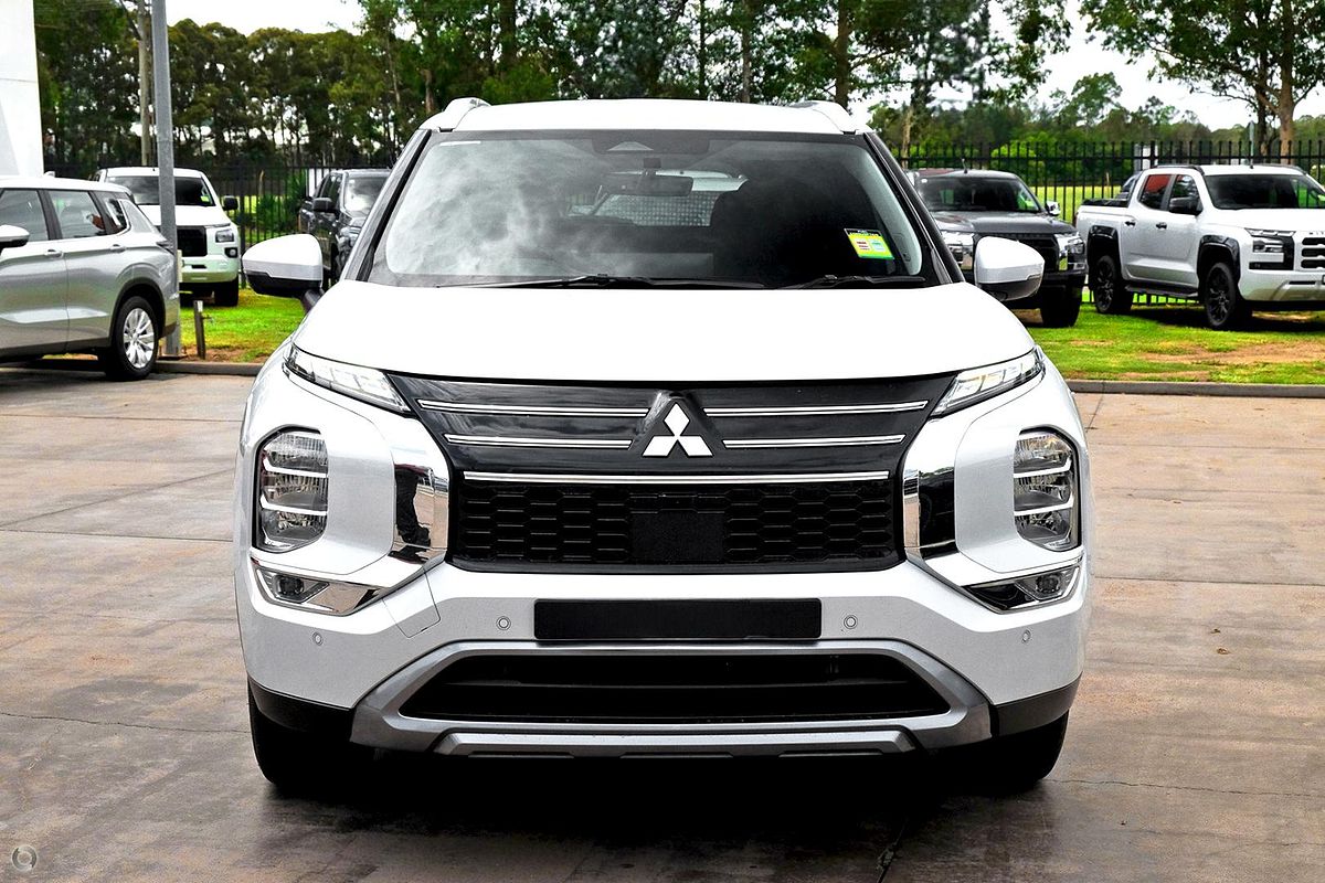 2025 Mitsubishi Outlander LS ZM