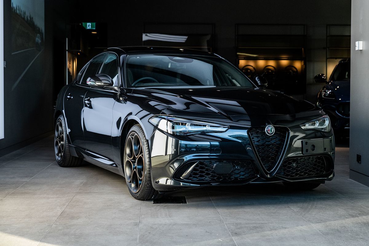 2025 Alfa Romeo Giulia Intensa Series 5