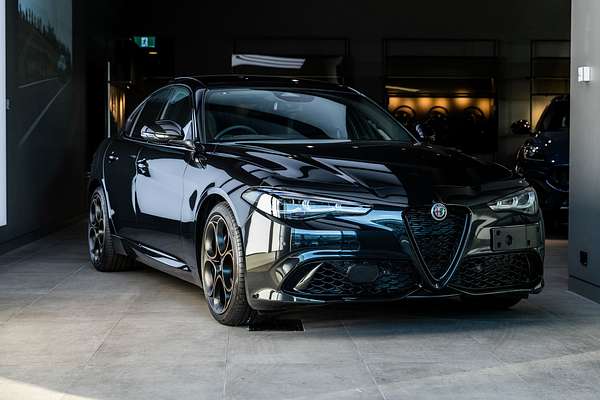 2025 Alfa Romeo Giulia Intensa Series 5