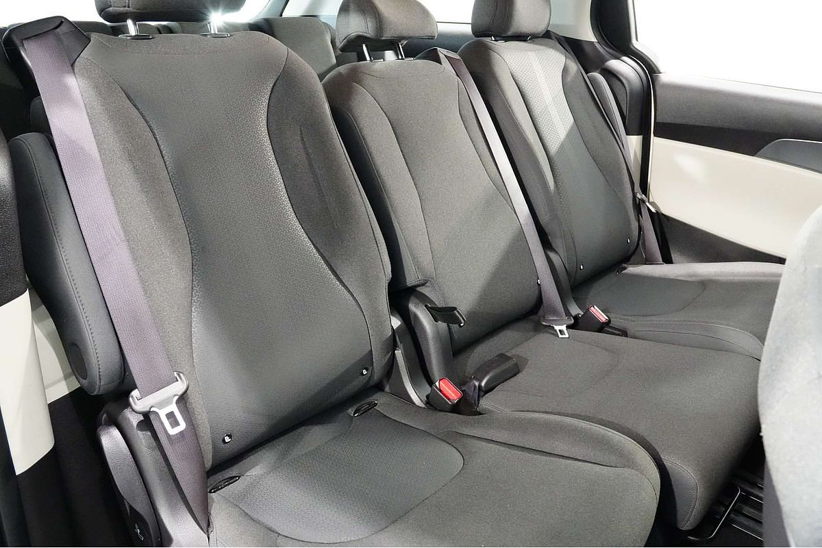 2023 Kia Carnival S KA4