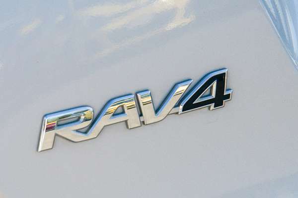 2018 Toyota RAV4 GX ZSA42R thumb-19