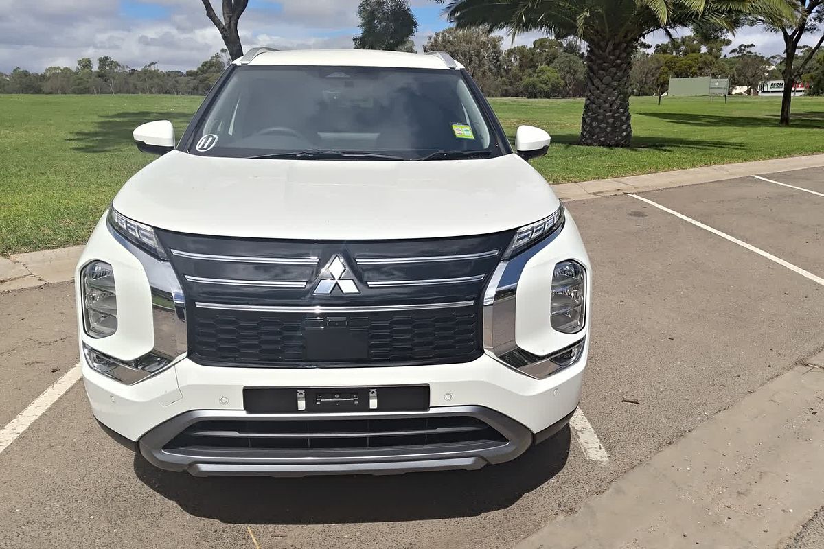 2025 Mitsubishi Outlander LS ZM