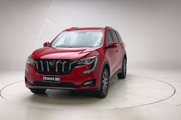 2023 Mahindra XUV700 thumb-2