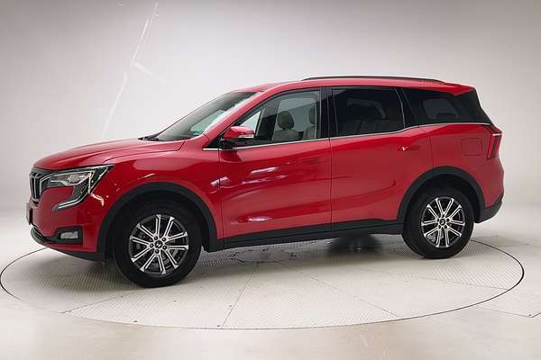 2023 Mahindra XUV700 thumb-3