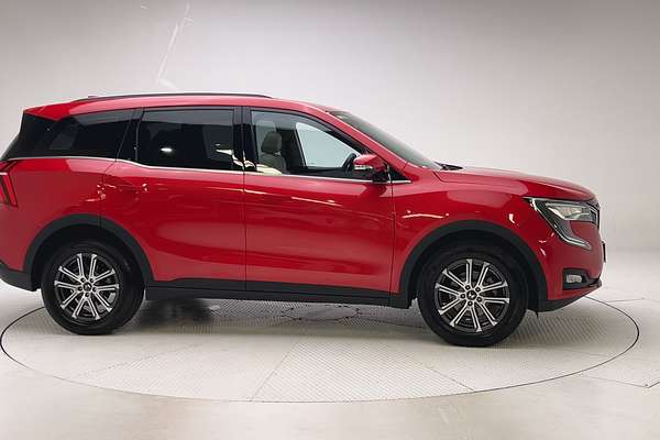 2023 Mahindra XUV700 thumb-8