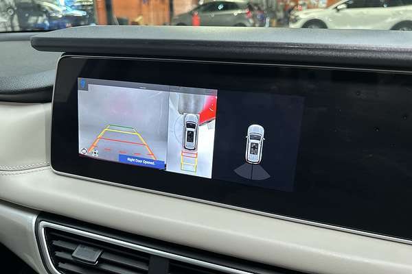 2023 Mahindra XUV700 thumb-15