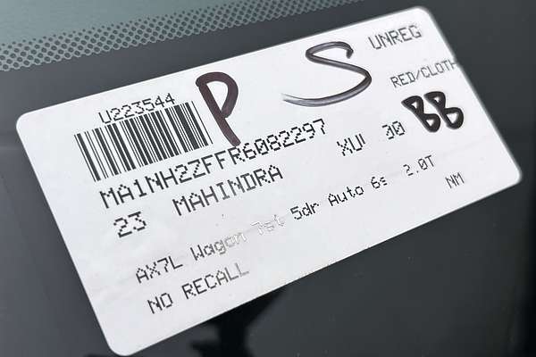 2023 Mahindra XUV700 thumb-23