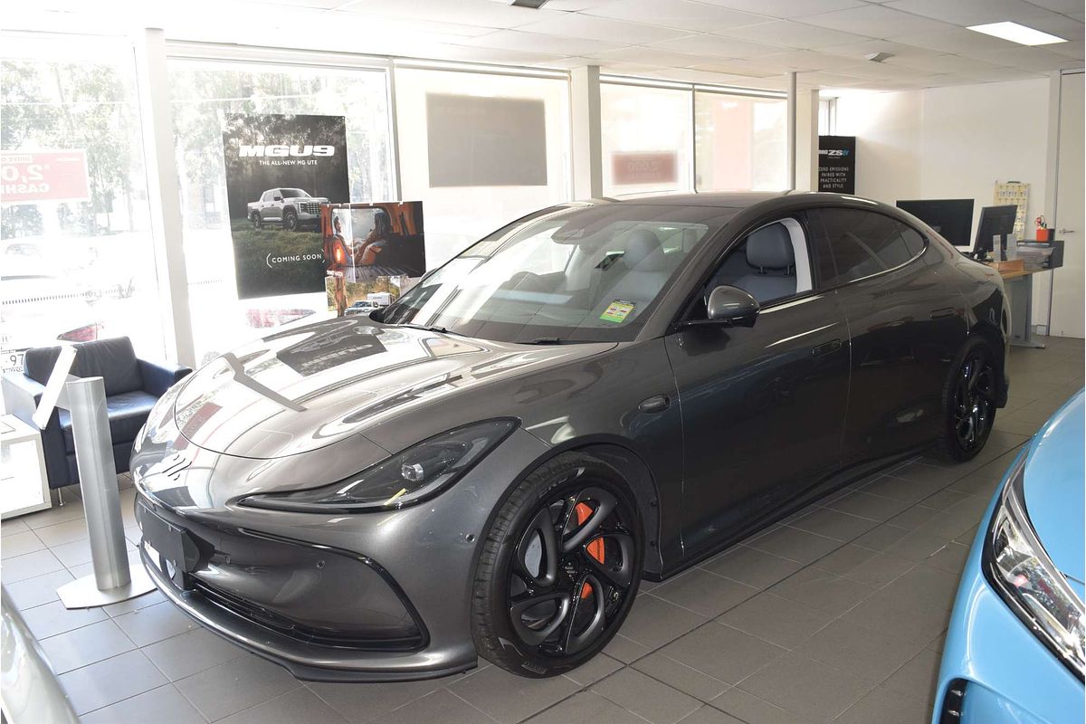 2025 MG IM5 Platinum P12L