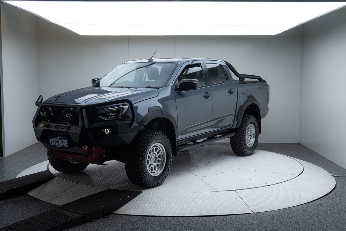 2025 Isuzu D-MAX BLADE 4X4