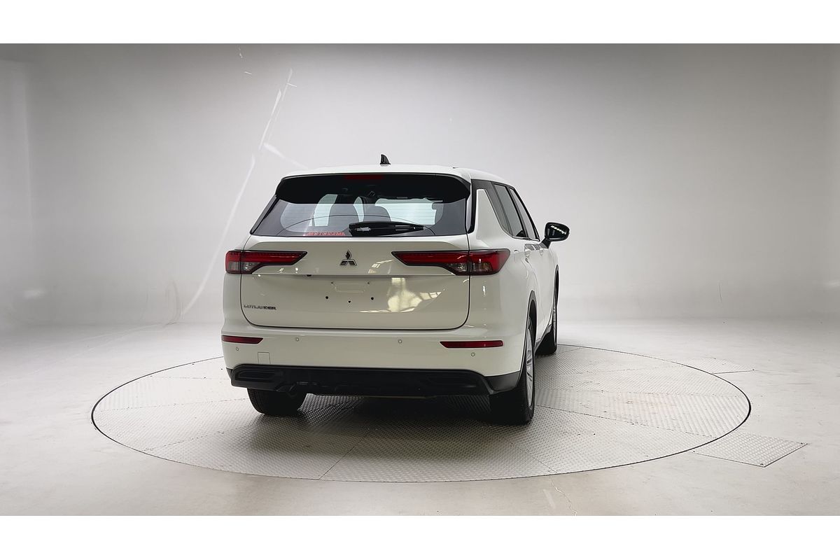 2023 Mitsubishi Outlander ES ZM