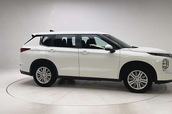 2023 Mitsubishi Outlander ES ZM thumb-3