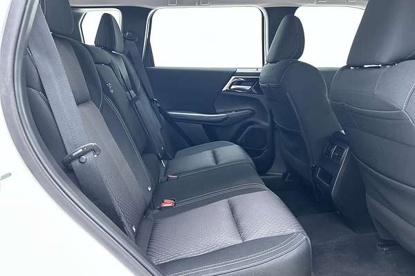 2023 Mitsubishi Outlander ES ZM thumb-11