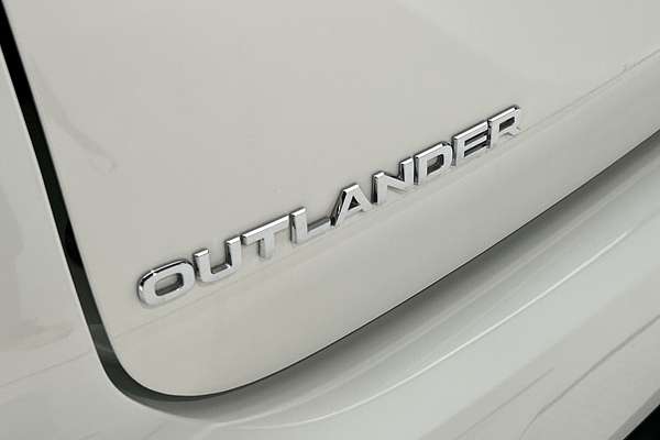 2023 Mitsubishi Outlander ES ZM thumb-21