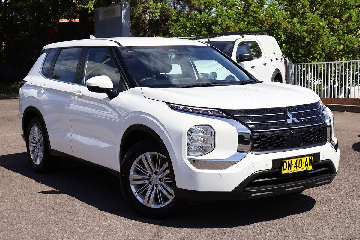 2024 Mitsubishi Outlander ES ZM