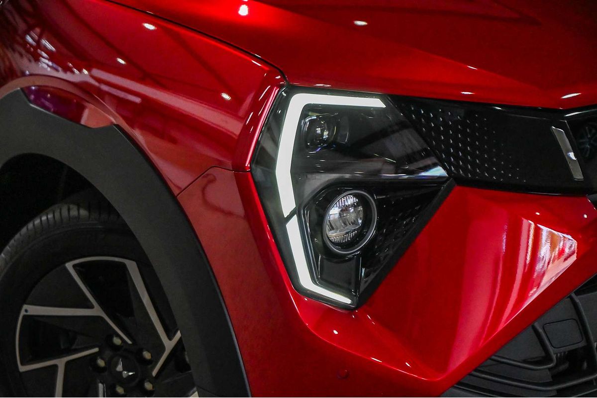 2025 Mahindra XUV700 AX7L