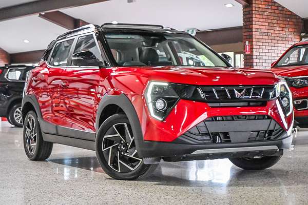 2025 Mahindra XUV700 AX7L