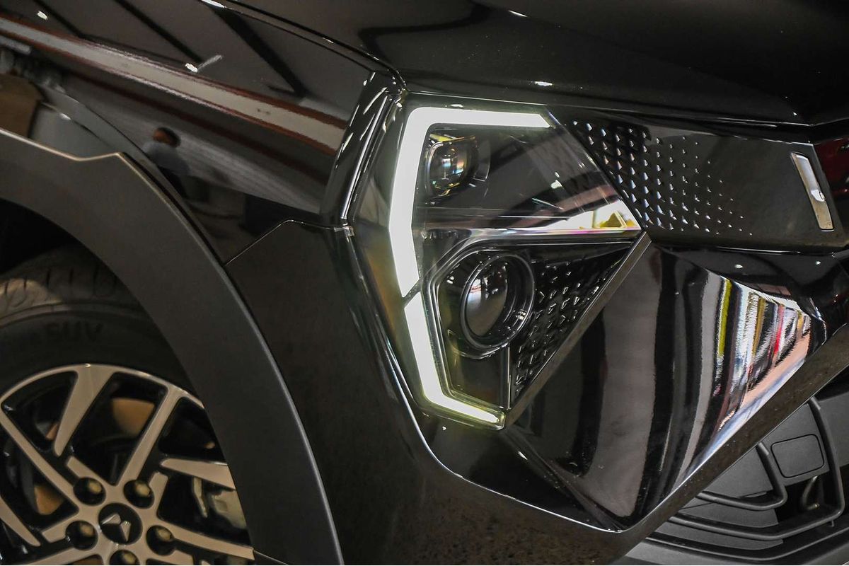 2025 Mahindra XUV3XO AX5L