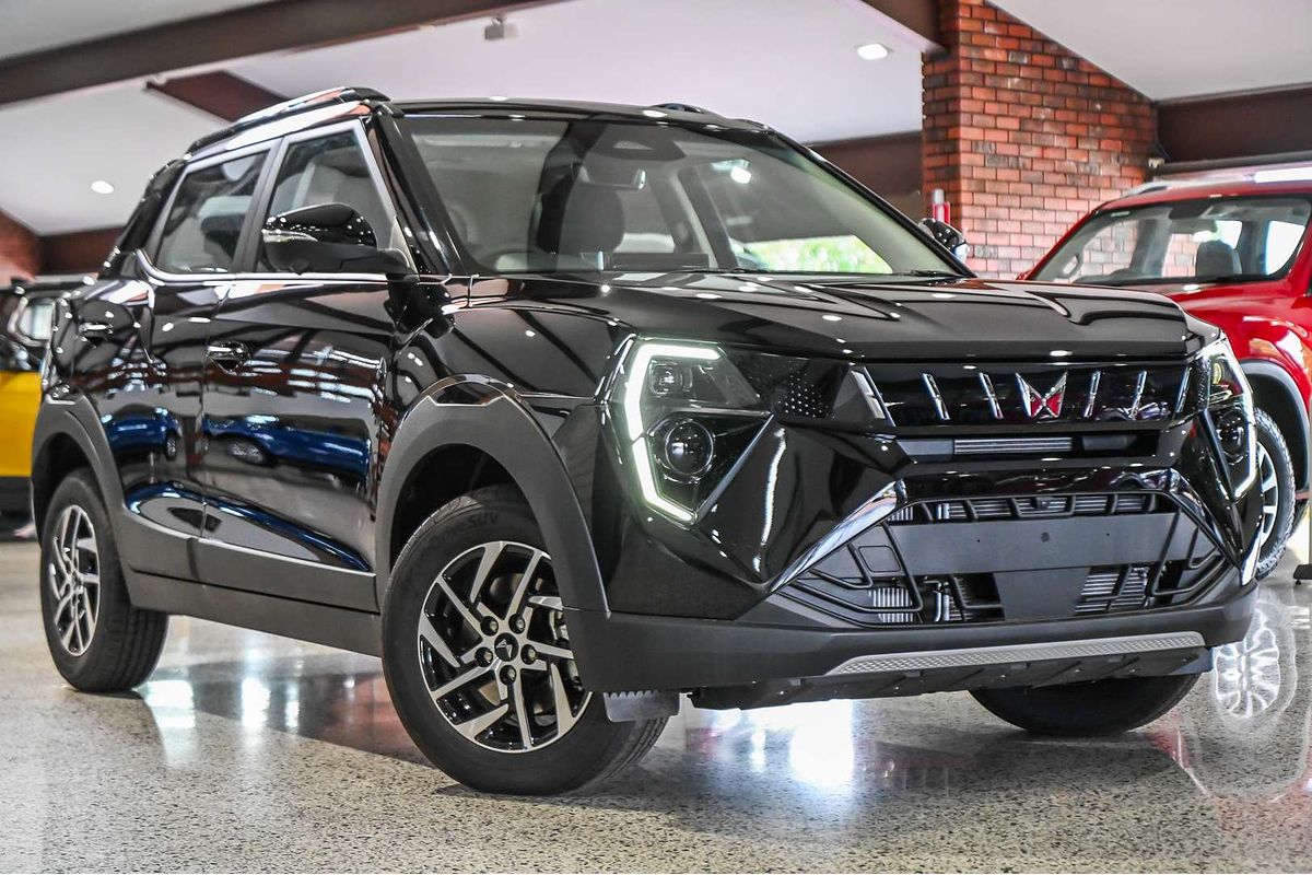 2025 Mahindra XUV3XO AX5L