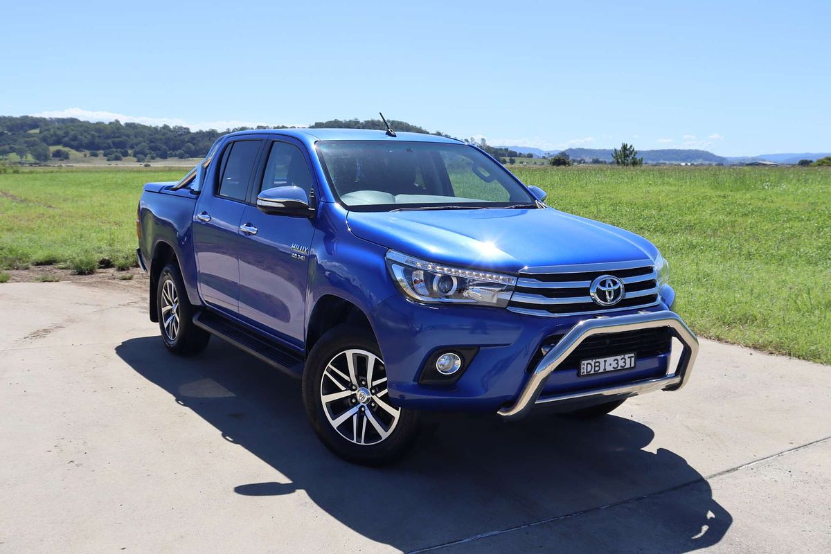 2015 Toyota Hilux SR5 (4x4) GUN126R 4X4