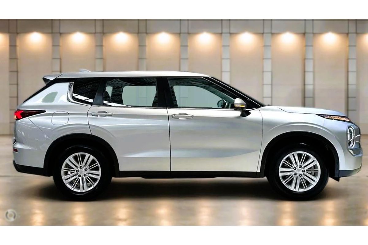 2024 Mitsubishi Outlander ES ZM