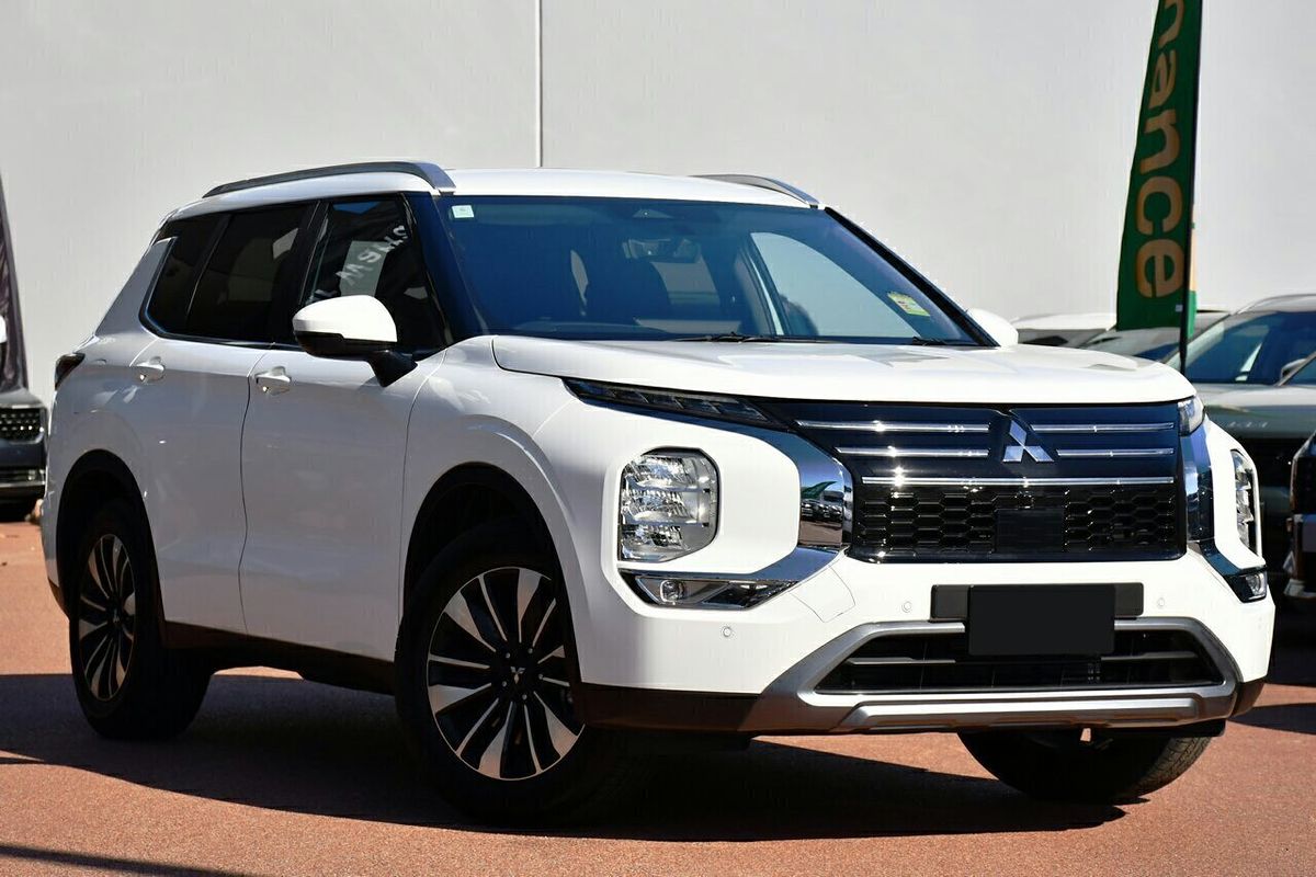 2025 Mitsubishi Outlander LS ZM