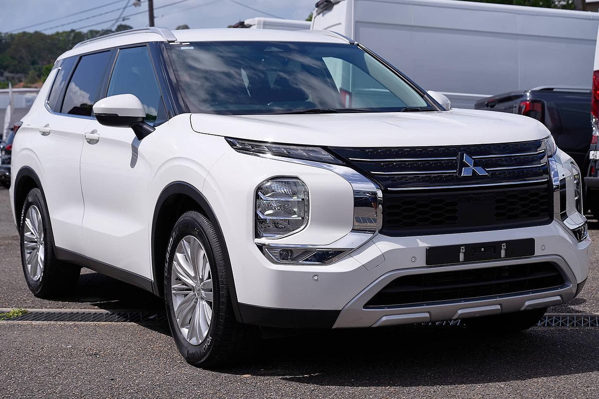 2024 Mitsubishi Outlander LS ZM