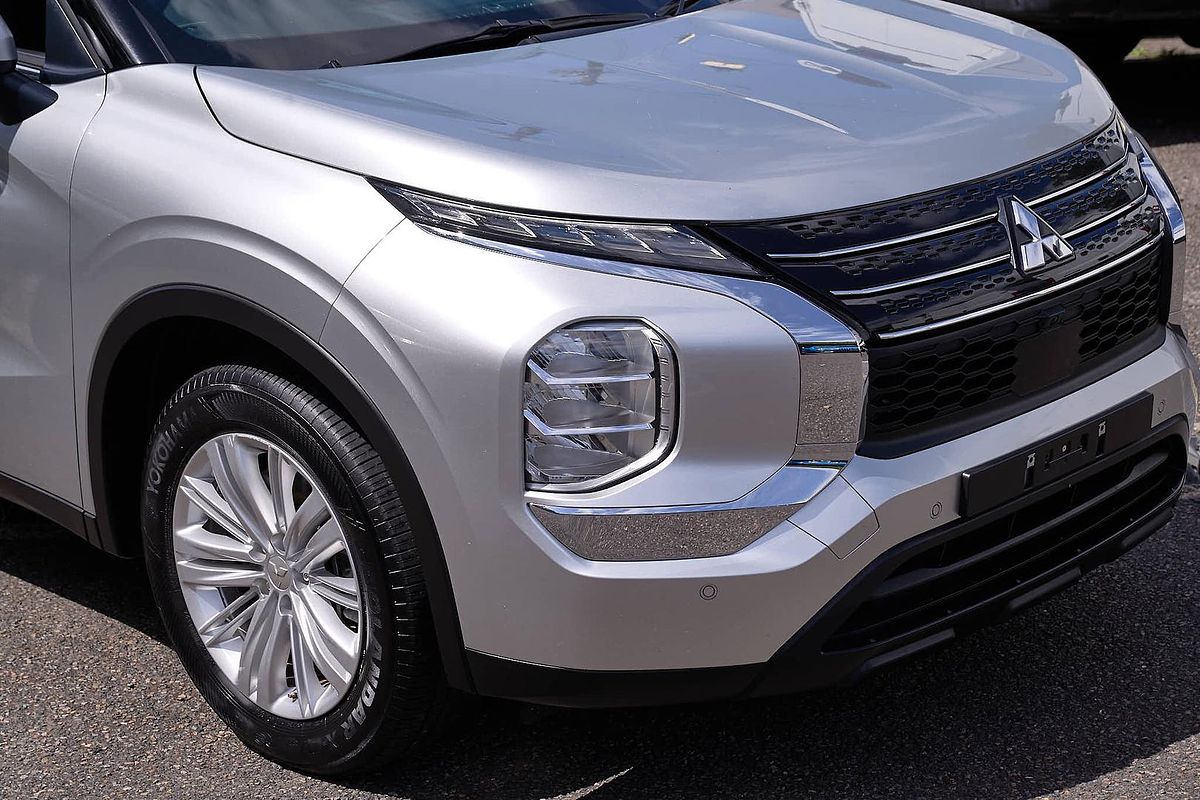 2024 Mitsubishi Outlander ES ZM