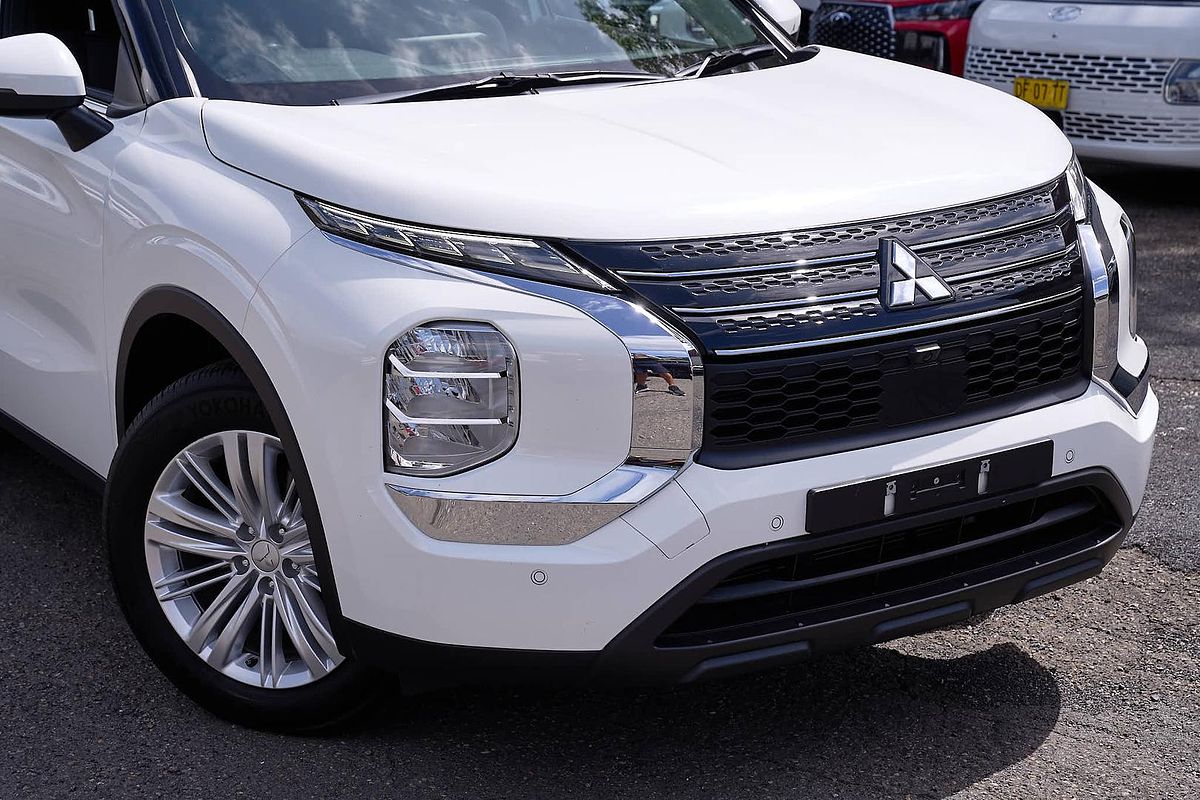 2024 Mitsubishi Outlander ES ZM