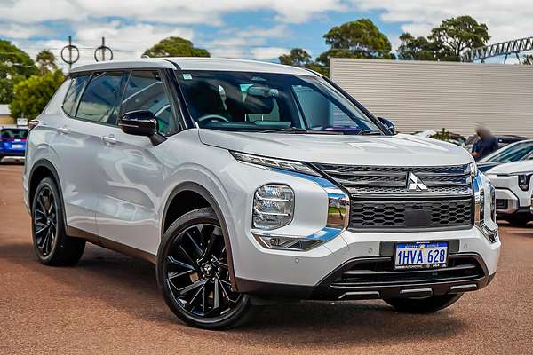 2023 Mitsubishi Outlander LS Black Edition ZM