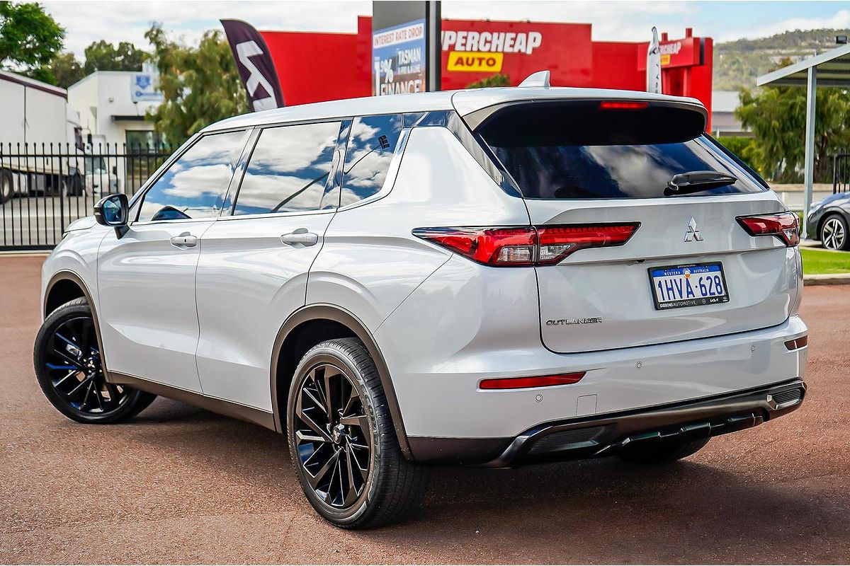 2023 Mitsubishi Outlander LS Black Edition ZM