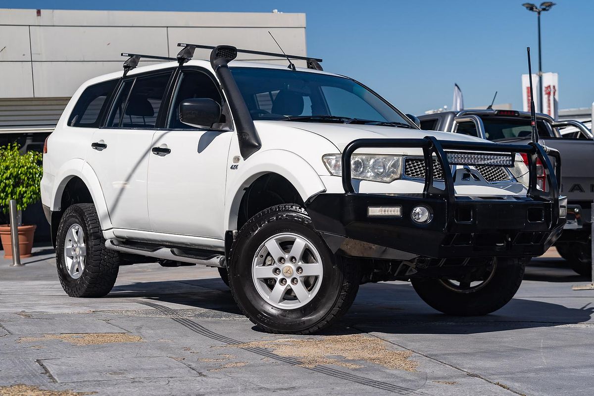 2012 Mitsubishi Challenger PB