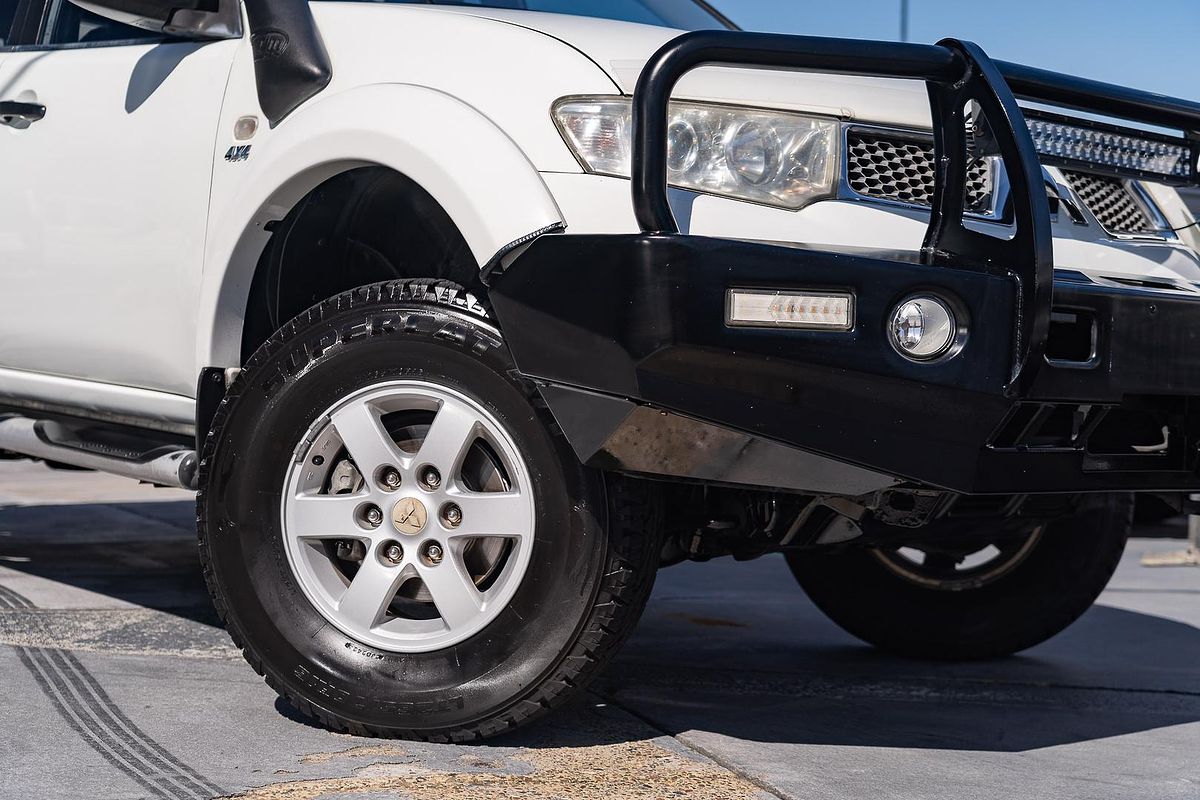 2012 Mitsubishi Challenger PB