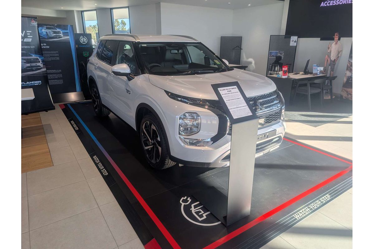 2025 Mitsubishi Outlander PHEV Aspire ZM