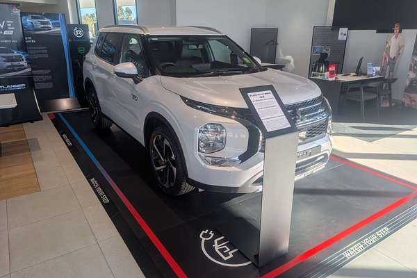 2025 Mitsubishi Outlander PHEV Aspire ZM