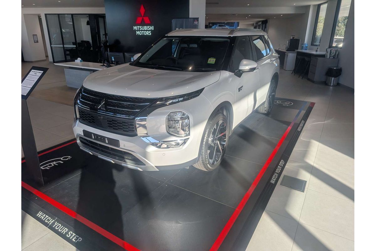 2025 Mitsubishi Outlander PHEV Aspire ZM