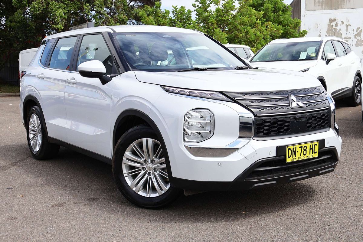 2024 Mitsubishi Outlander ES ZM