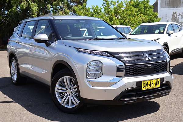 2024 Mitsubishi Outlander ES ZM