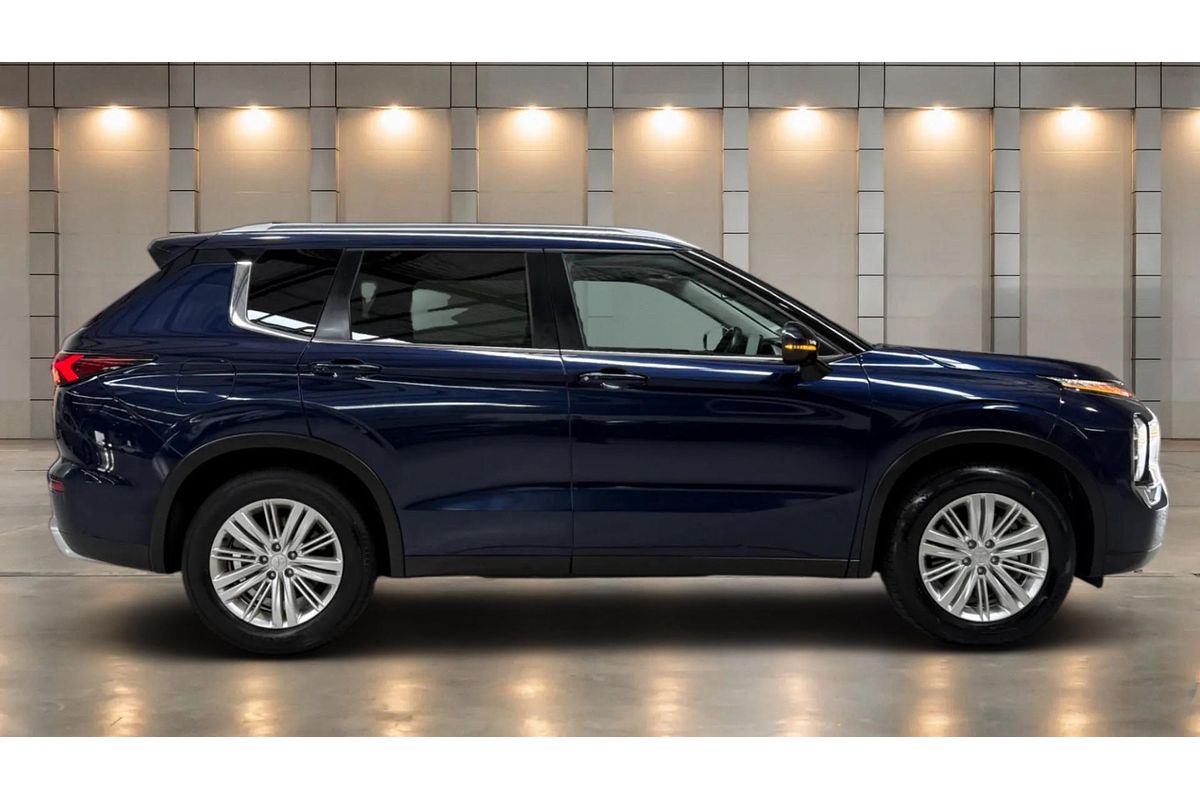 2024 Mitsubishi Outlander LS ZM