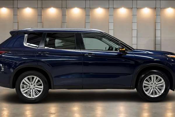 2024 Mitsubishi Outlander LS ZM