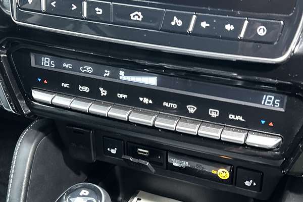 2023 Isuzu MU-X LS-T thumb-16