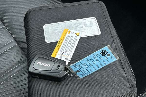 2023 Isuzu MU-X LS-T thumb-22