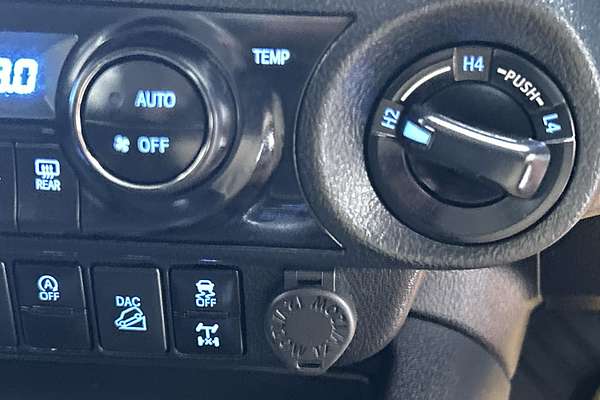 2024 Toyota Hilux SR GUN126R 4X4 thumb-16