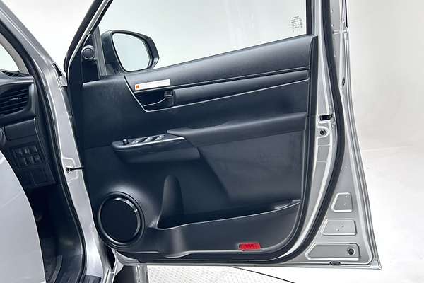 2024 Toyota Hilux SR GUN126R 4X4 thumb-18